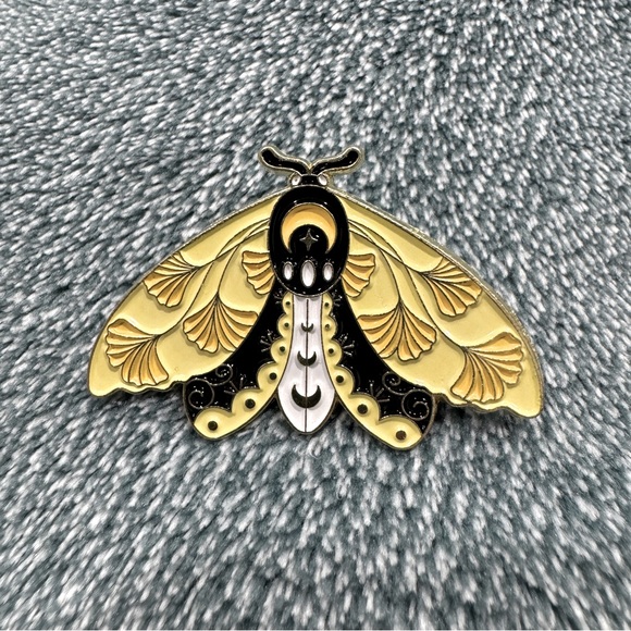 Celestial Floral Moth Pin Brooch D - Picture 1 of 3